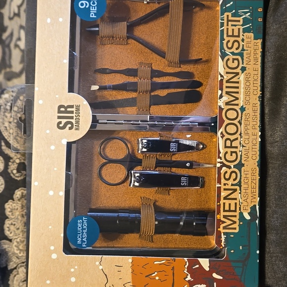 Sir Handsome Men's Grooming Set. New in box. - Picture 1 of 5